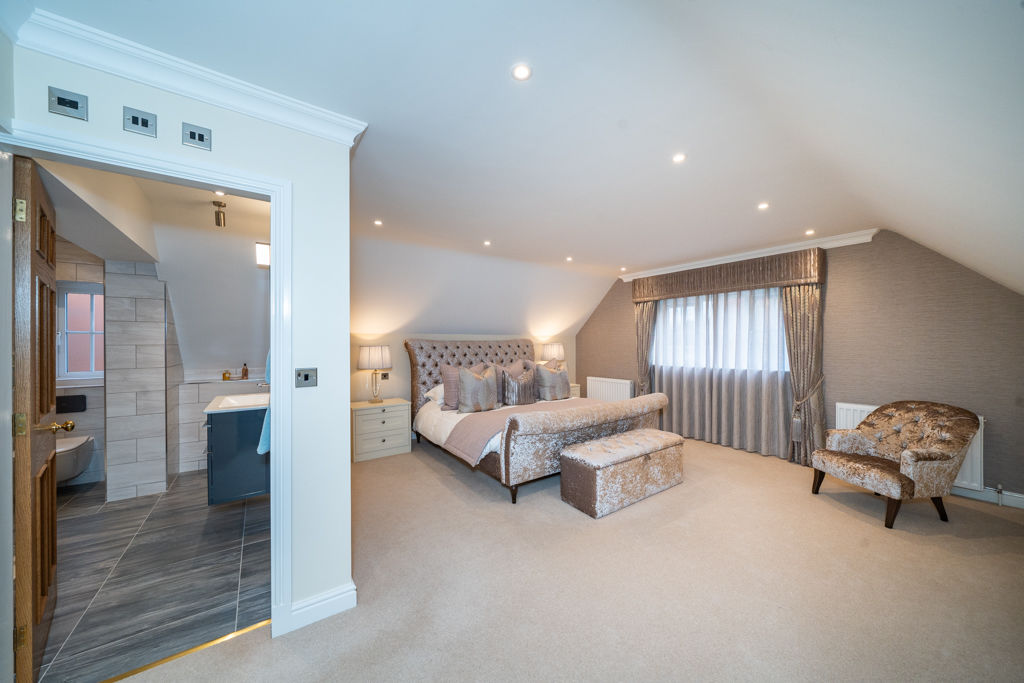 MASTER BEDROOM- click for photo gallery